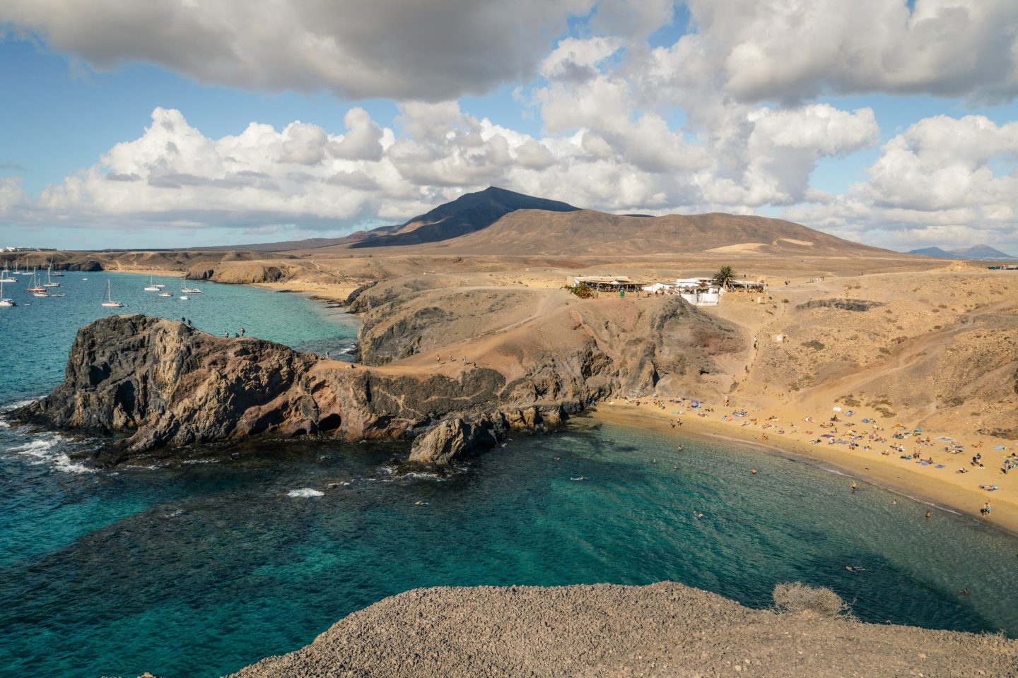 And just like that, winter is gone... days are longer, temperature is rising and I am already thinking about warmer days by the beach, hiking in the mountains, wearing lighter clothes and enjoying the summer with my kids... Fortunately for me, I had a little taste of these days recently. We traveled to Lanzarote, the easternmost island in the Canary Islands....

https://www.mercedescatalan.com/2025/05/05/lanzarote/