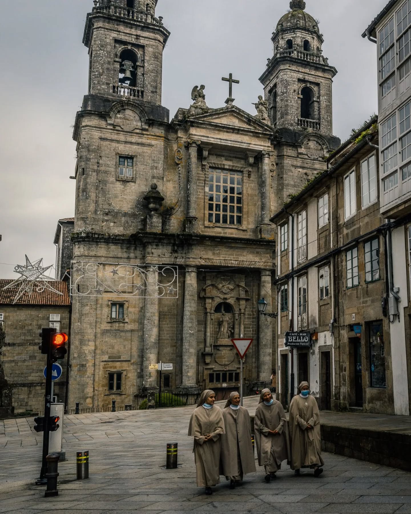 You can feel the presence of God everywhere in this city.

https://www.mercedescatalan.com/2025/03/03/a-weekend-in-santiago-de-compostela/
•
•
•
Canon EOS 5d Mark IV + 24-70mm
•
•
#exploretocreate #roamtheplanet #moodygrams #exploremore #passionpasport #lifefolk #beautifuldestinations #anotherescape #sidetrackedmag #rsa_outdoors #lifeofadventure #fotonline_es #rsa_main #canonespaña #ifolormoments #lifeforthestory #canoninspiration @visualsoflife @roamtheplanet @ourplanetdaily @stayandwander @livefolk @earthpix @earth @lodestarsanthology#santiagodecompostela #galicia #galiciadescuberta #galiciamola #spain #spain_vacations #españa #travel #travelphotography #travelgram #canonespaña #canoninspiration